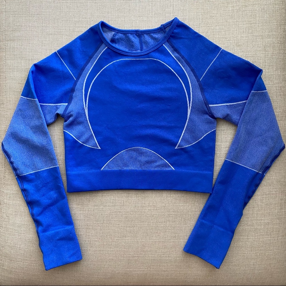CROPPED LONG SLEEVE ATHLETIC TOP